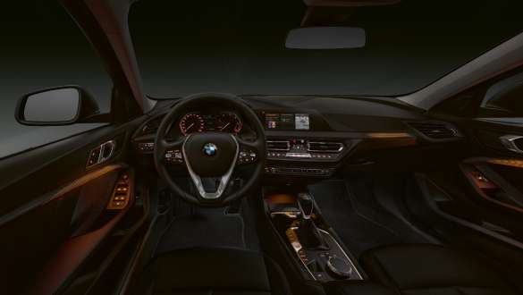 Interior trim finishers 'Illuminated Berlin'. BMW 1 Series Model Sport Line, interior trim finishers 'Illuminated Berlin'.