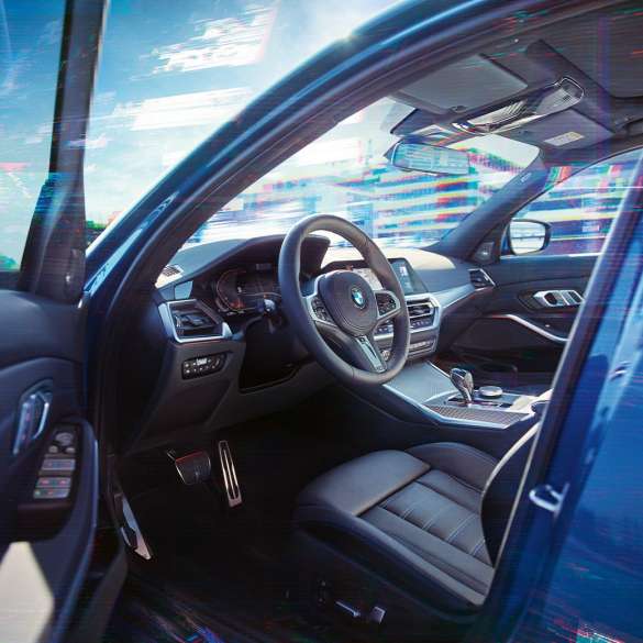 BMW 3 Series Sedan, Reversing Assistant. Close-up of the cockpit display of the BMW 3 Series Sedan with Reversing Assistan.