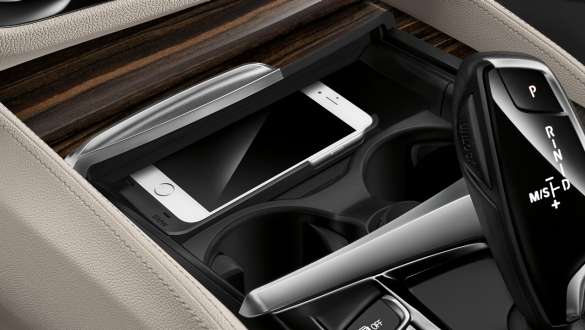 Telephony with wireless charging BMW 5 Series Sedan Telephony with wireless charging BMW 5 Series Sedan 540i Sedan G30 Bluestone metallic