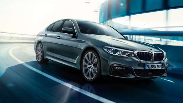 Integral Active Steering BMW 5 Series Sedan Integral Active Steering BMW 5 Series Sedan 540i Sedan G30 Bluestone metallic three-quarter rear view