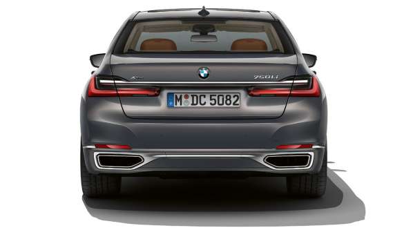 BMW 7 Series Sedan rear apron BMW 7 Series Sedan: close-up of rear apron