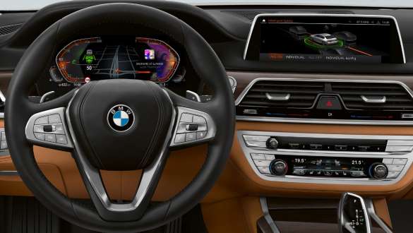 BMW 7 Series Sedan: Driving Assistant Professional BMW 7 Series Sedan: Display and instrument cluster showing Driving Assistant Professional
