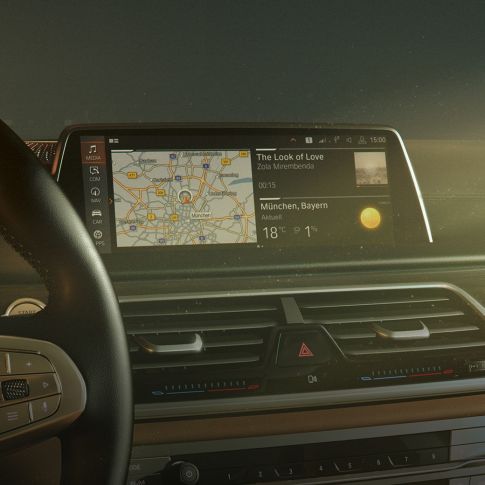 BMW Operating System 7 BMW 7 Series Sedan: BMW Operating System 7 on Control Display