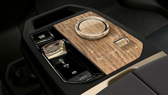 BMW iX M60 i20 2022 electric SUV BMW iDrive centre console interior