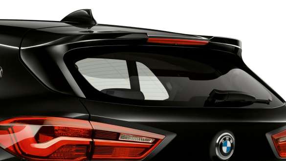 M rear spoiler BMW X2 M35i (F39) M rear spoiler BMW X2 M35i (F39) Sapphire Black metallic close-up rear