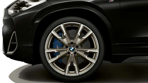 M light alloy wheels BMW X2 M35i (F39) M light alloy wheels BMW X2 M35i (F39) Sapphire Black metallic close-up wheel