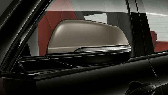 Mirror caps BMW X2 M35i (F39) Mirror caps in Cerium Grey BMW X2 M35i (F39) Sapphire Black metallic exterior