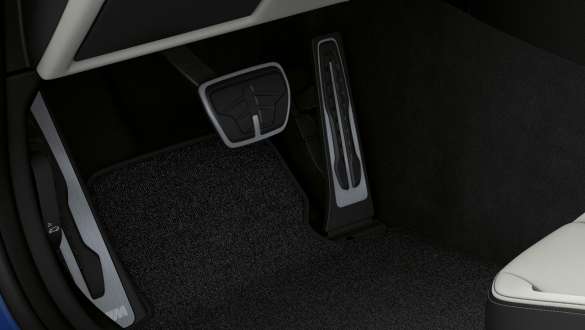 Integrated M specific brake system BMW M4 Competition Convertible with M xDrive G83 2021 BMW M4 Competition Convertible with M xDrive G83 2021 integrated M specific brake system