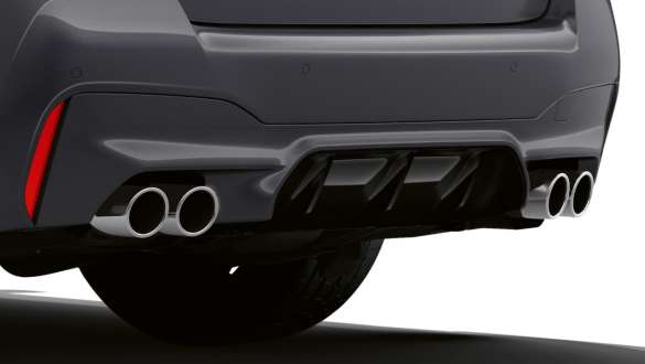 M Sport exhaust system BMW M5 F90 2020 M Sport exhaust system BMW M5 F90 LCI Facelift 2020 Brands Hatch Grey metallic close-up rear apron