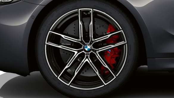 M compound brakes BMW M5 F90 2020 M compound brakes BMW M5 F90 LCI Facelift 2020 Brands Hatch Grey metallic close-up wheel