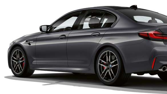 M xDrive BMW M5 F90 2020 side view M xDrive BMW M5 F90 LCI Facelift 2020 Brands Hatch Grey metallic side view