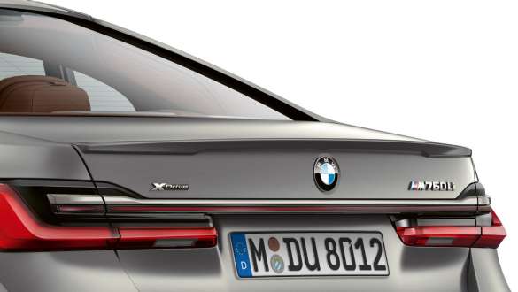 BMW M760Li xDrive Sedan G11 G12 2019 M rear spoiler close-up BMW M760Li xDrive Sedan G11 G12 2019 Frozen Dark Silver metallic M rear spoiler close-up