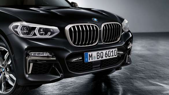 BMW X3 M40i and BMW X3 M40d SUV G01, with M Aerodynamics package. BMW X3 M40i and BMW X3 M40d SUV G01 in Black Sapphire metallic, exterior, front with M Aerodynamics package.