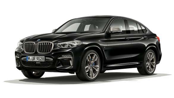BMW X4 M40i and BMW X4 M40d SUV G02, three-quarter front view, right side. BMW X4 M40i and BMW X4 M40d SUV G02 in Black Sapphire metallic, exterior, three-quarter front view, right side.