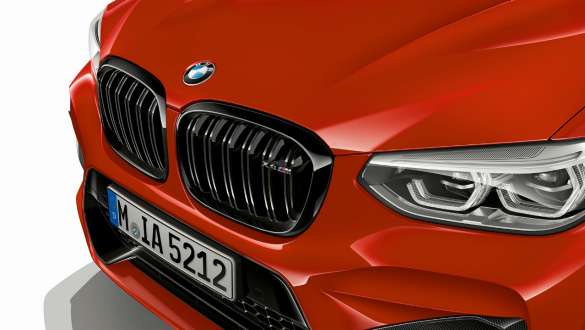 BMW X4 M Competition SUV F98, front with M kidney grille. BMW X4 M Competition SUV F98 in Toronto Red metallic, exterior, front with M kidney grille in Black high-gloss.