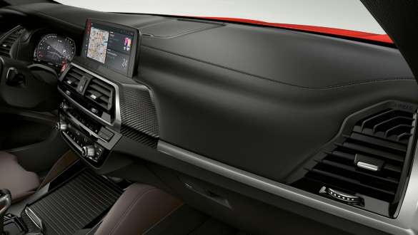 BMW X4 M Competition SUV F98, Interior trim finishers ‘Carbon Fibre’ BMW X4 M Competition SUV F98, interior, instrument panel with Interior trim finishers ‘Carbon Fibre’.