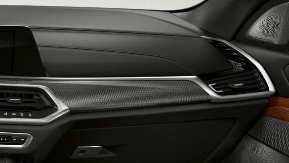 Interior trims BMW X5 M50i and M50d Interior trims Aluminium Tetragon BMW X5 M50i and M50d G05 interior