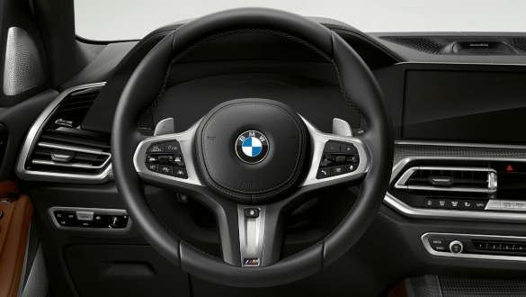 M leather steering wheel BMW X5 M50i and M50d G05 M leather steering wheel BMW X5 M50i and M50d 2018 G05 SUV cockpit