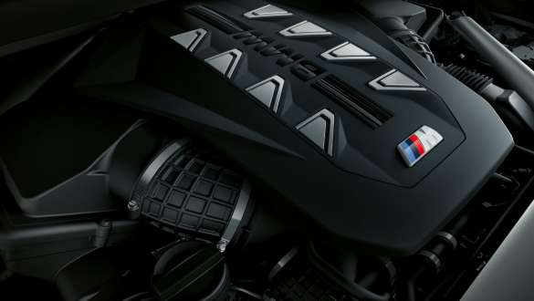 M TwinPower Turbo V8-cylinder petrol engine BMW X7 M60i xDrive G07 LCI M TwinPower Turbo V8-cylinder petrol engine BMW X7 M60i xDrive G07 LCI close-up