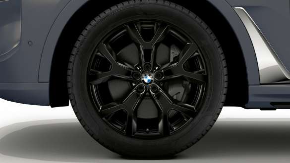 21-inch BMW light alloy wheel Y-spoke 752 Jet Black BMW X7 M60i xDrive G07 LCI 21-inch BMW light alloy wheel Y-spoke 752 Jet Black BMW X7 M60i xDrive G07 LCI close-up