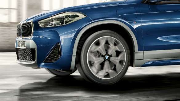 Close up three quarter side view BMW X2 xDrive25e SUV plug-in hybrid F39 BMW X2 xDrive25e SUV plug-in hybrid F39 2020 three quarter side view closeup