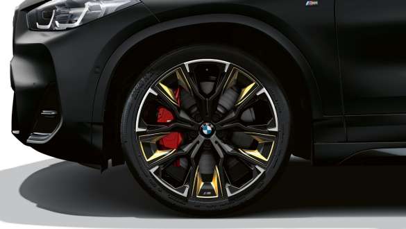Light alloy wheel Close-up BMW X2 F39 Sanremo Green metallic Light alloy wheel Close-up BMW X2 F39 Sanremo Green metallic