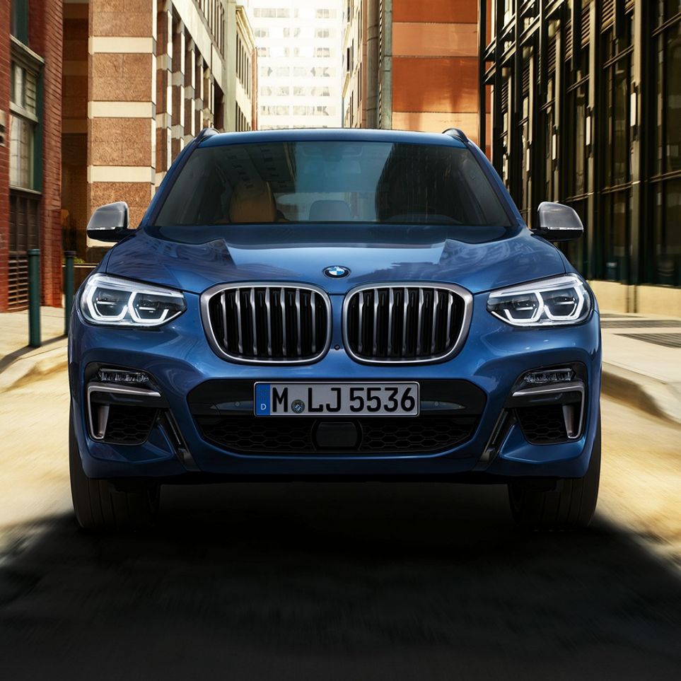 BMW X3 M40i SUV G01, front shot in front of city scenery BMW X3 M40i SUV G01, front shot in front of city scenery