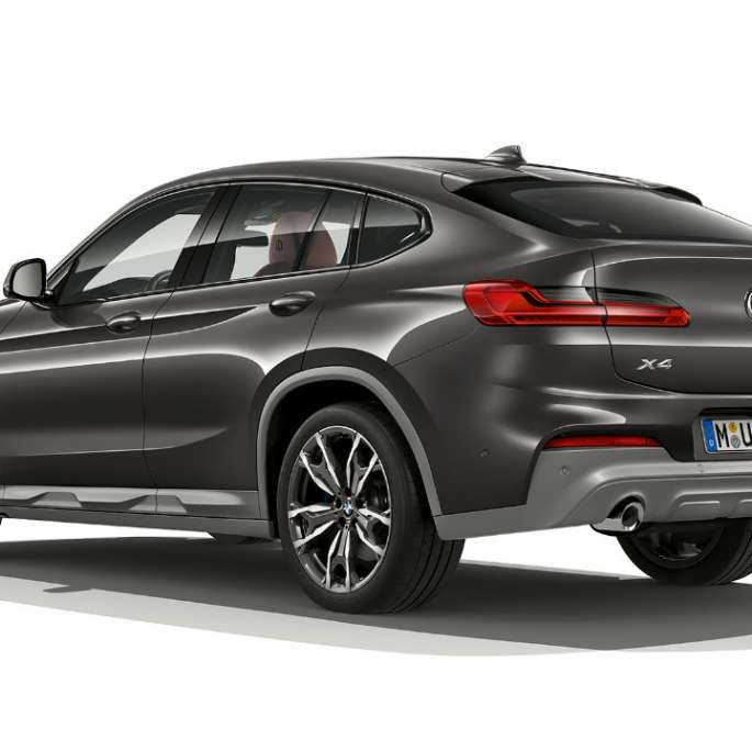 Three-quarter rear view BMW X4 Model M Sport X BMW X4 xDrive30i Model M Sport X G02 2018 Sophisto Grey brilliant effect three-quarter rear view
