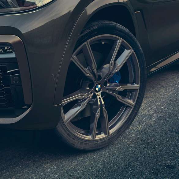 22“ M light alloy wheels G06. Close-up view of the 22“ M light alloy wheels G06.