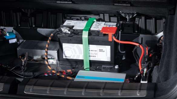 Second battery Second battery in the luggage compartment detail view