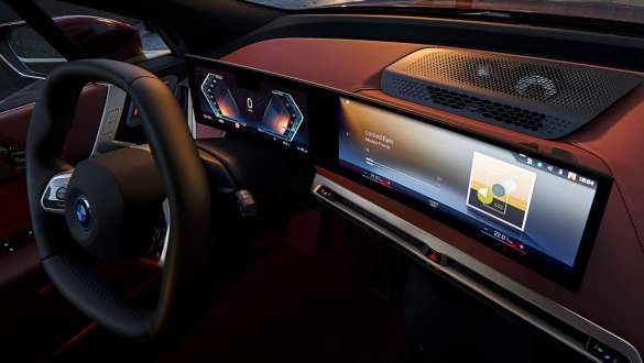 Dashboard view with Curved Display Screen Apple car play Dashboard view with Curved Display Screen CID OS8 Apple car play