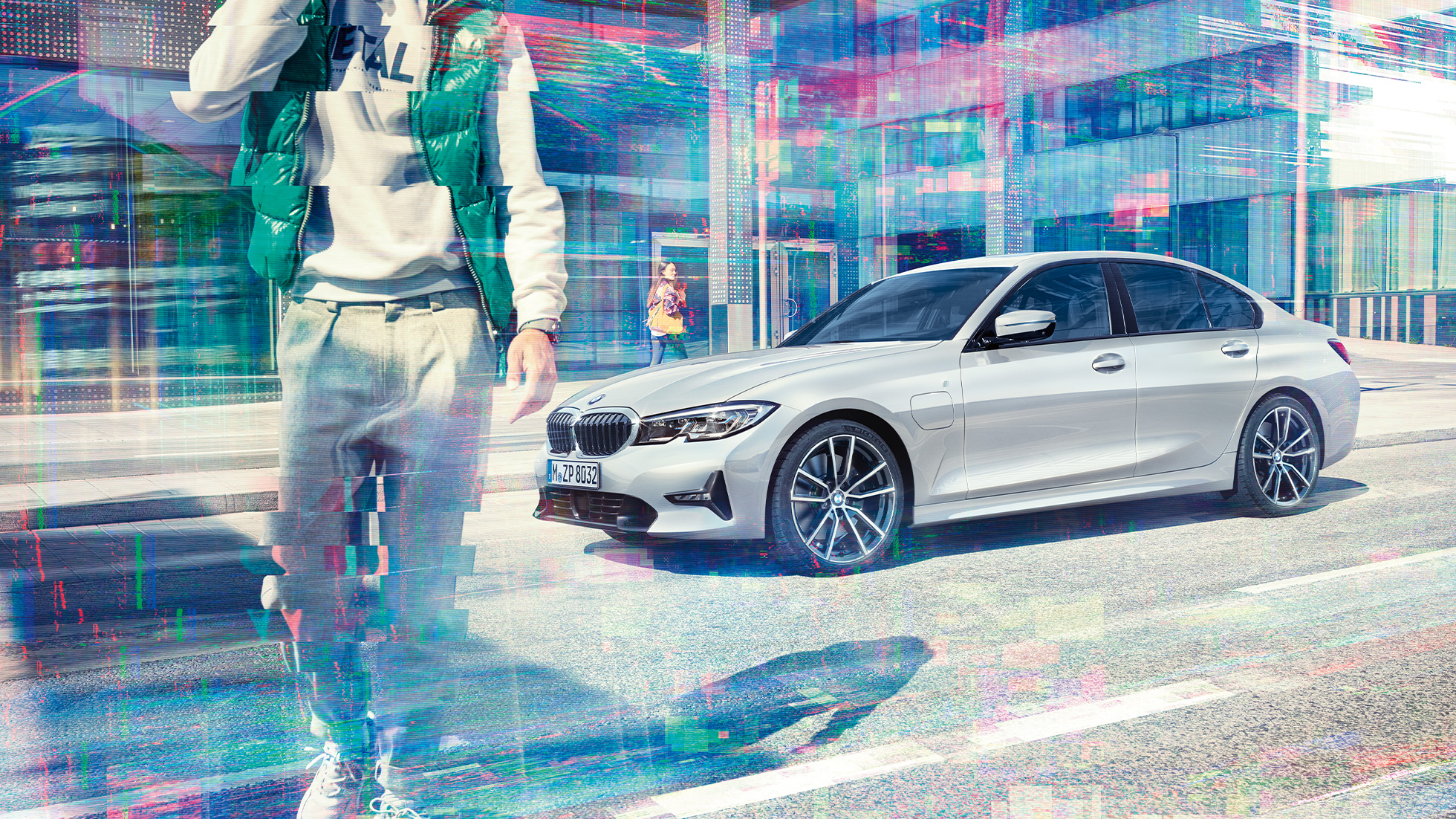 BMW 3 Series Sedan, Reversing Assistant. Close-up of the cockpit display of the BMW 3 Series Sedan with Reversing Assistan.