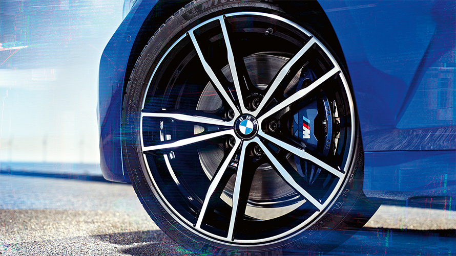 Close-up of 19'' M light alloy wheels 791 M Jet Black of the BMW 3 Series Sedan (G20).