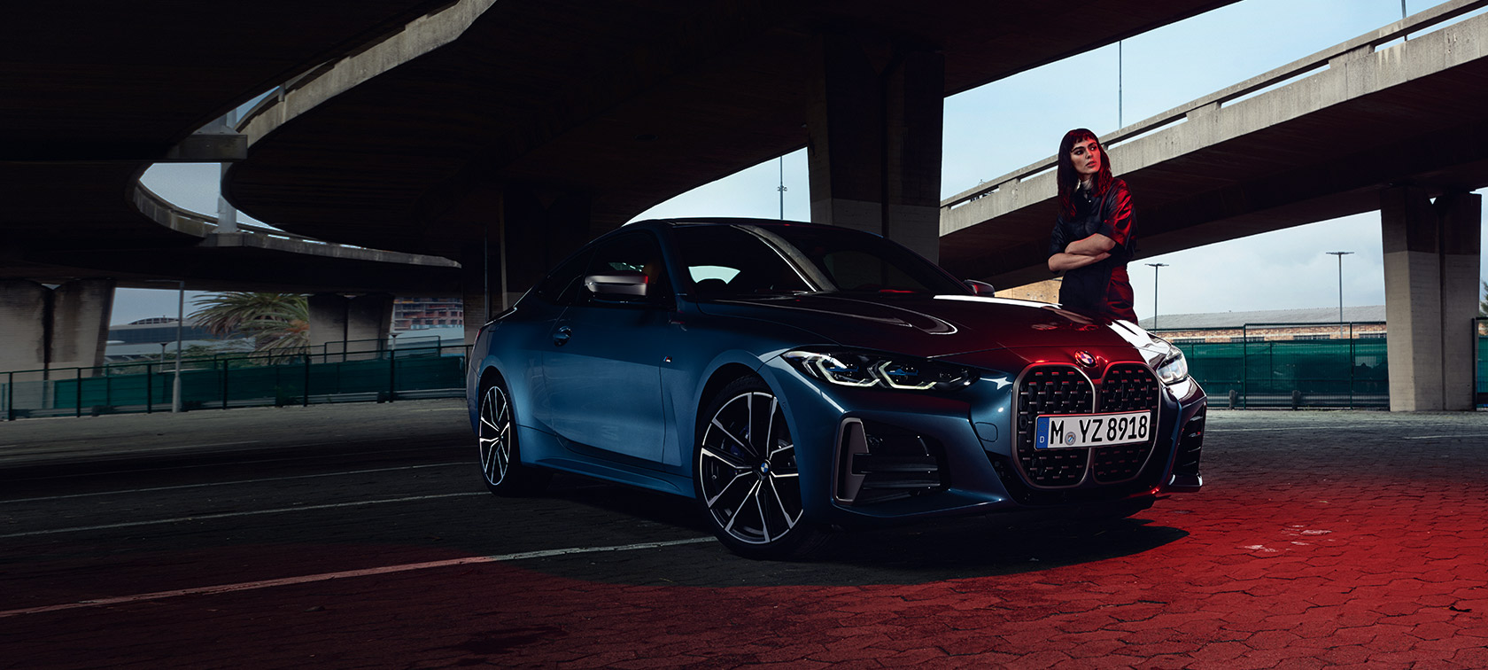 BMW 4 Series Coupé G22 2020 three-quarter front view with model