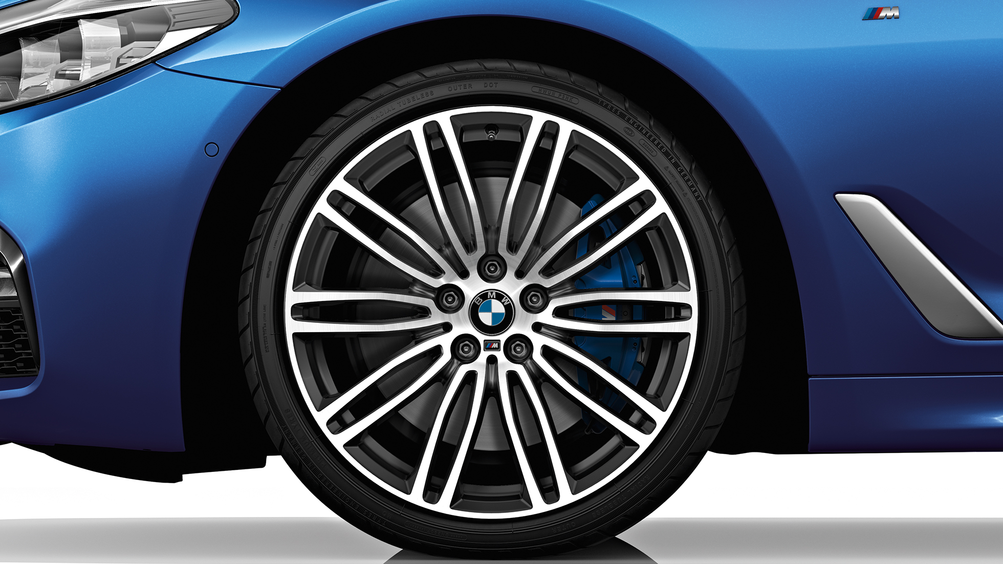 M Sport package wheels BMW 5 Series Sedan 540i Sedan M Sport package BMW 5 Series Sedan 540i Sedan G30 Mediterranean Blue metallic wheels