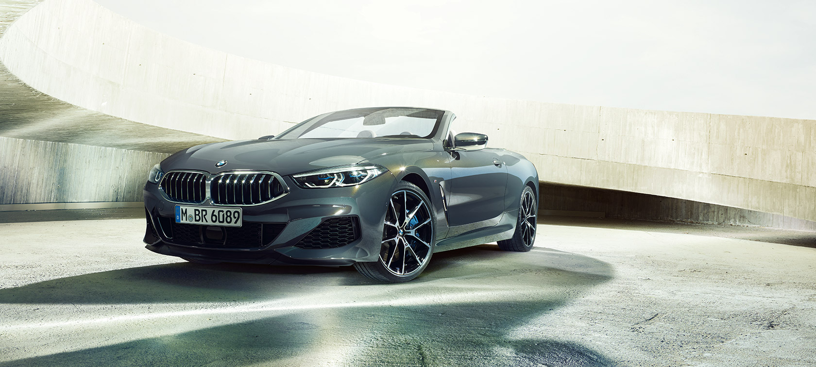 BMW M850i xDrive Dravit Grey metallic, three-quarter front view from right. BMW M850i xDrive Dravit Grey metallic, three-quarter front view from right.