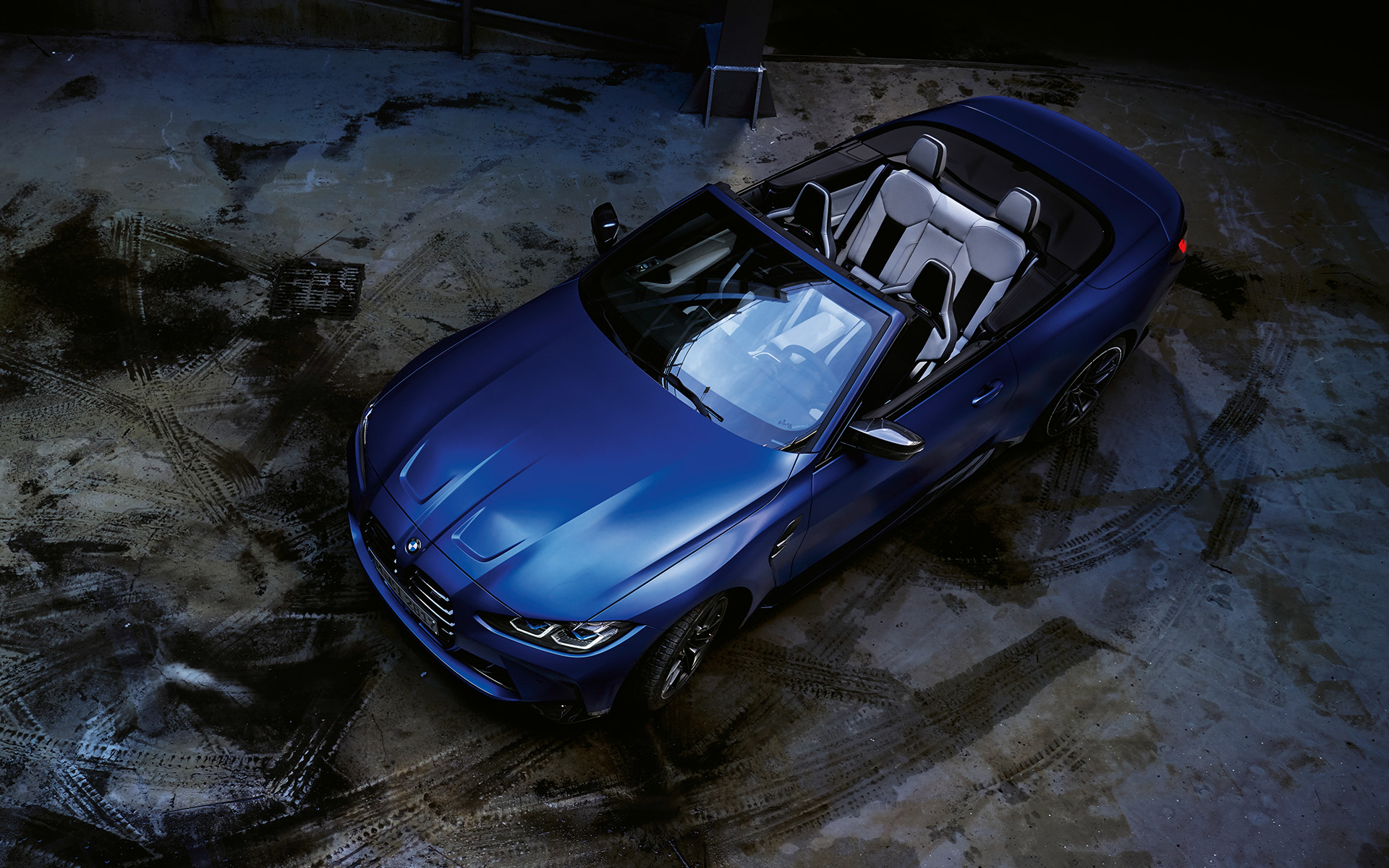 BMW M4 Competition Convertible with M xDrive G83 2021 BMW Individual Frozen Portimao Blue metallic bird’s eye view with open softtop
