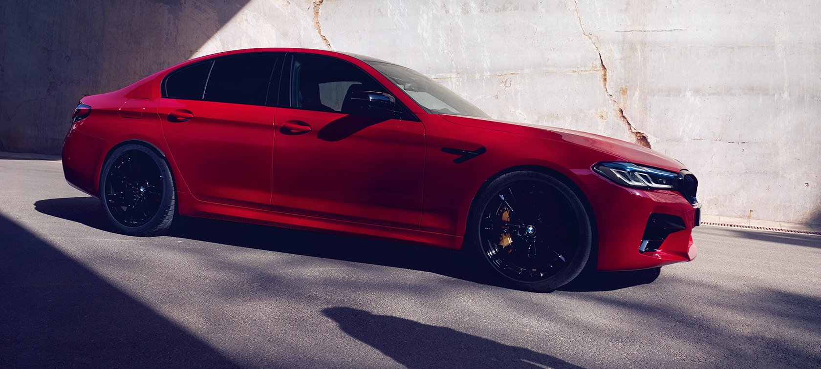 BMW M5 Competition F90 LCI Facelift 2020 side view BMW M5 Competition F90 LCI Facelift 2020 BMW Individual Imola Red side view