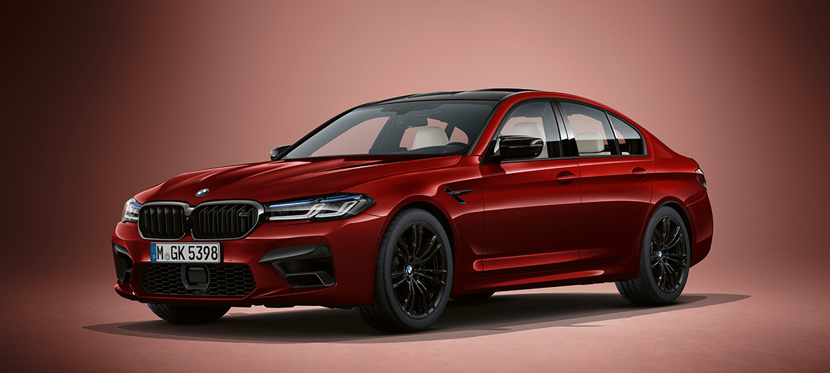 BMW Individual BMW M5 Sedan F90 2020 Aventurine Red metallic BMW Individual BMW M5 Sedan F90 LCI Facelift 2020 Aventurine Red metallic three-quarter front view