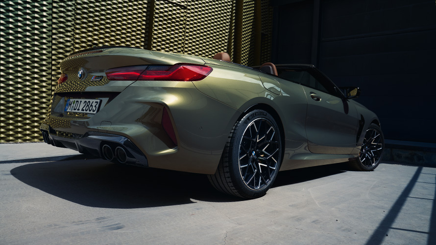Three-quarter rear view BMW M8 Competition Convertible F91 LCI Facelift 2022  BMW M8 Competition Convertible F91 LCI Facelift 2022 BMW Individual Brass metallic three-quarter rear view
