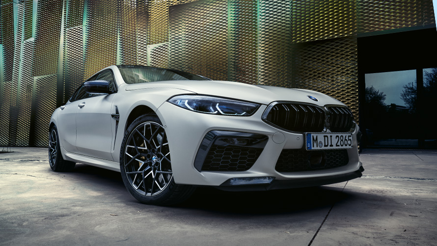 Three-quarter front view BMW M8 Competition Gran Coupé F93 LCI 2022 BMW M8 Competition Gran Coupé F93 LCI Facelift 2022 BMW Individual Frozen Brilliant White metallic three-quarter front view low-angle shot