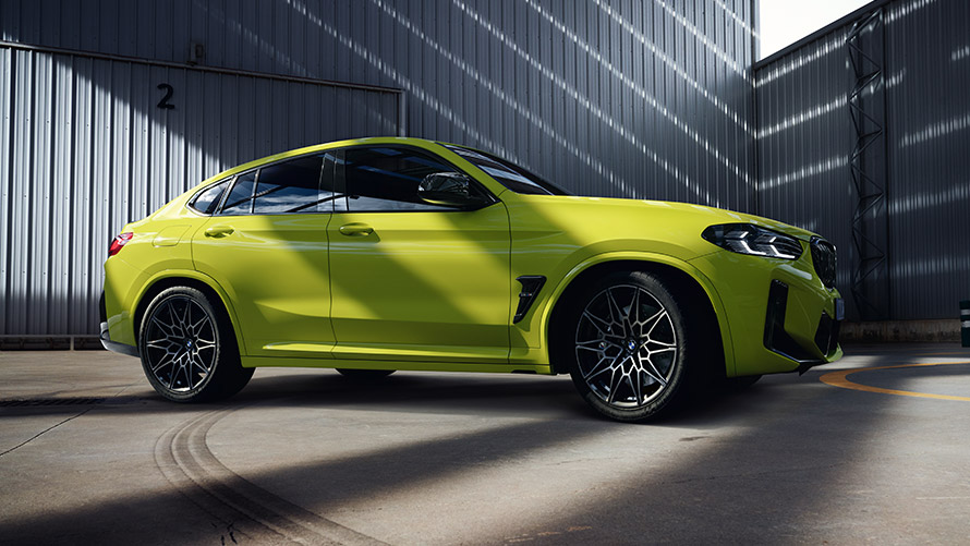 BMW X4 M F98 side view standing BMW M Series BMW X4 M F98 side view standing