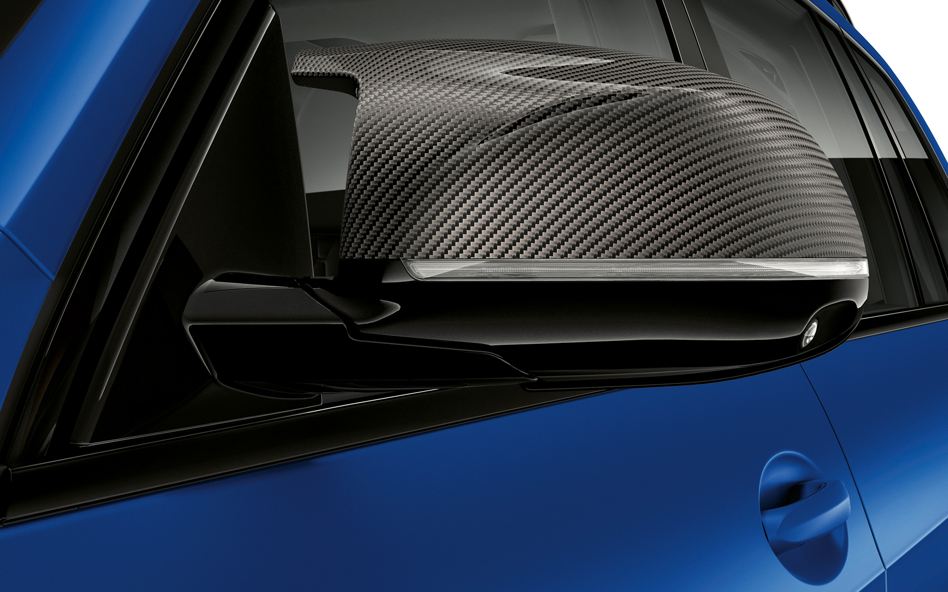 BMW X7 M60i xDrive G07 LCI M Carbon mirror caps BMW X7 M60i xDrive G07 LCI M Carbon mirror caps close-up