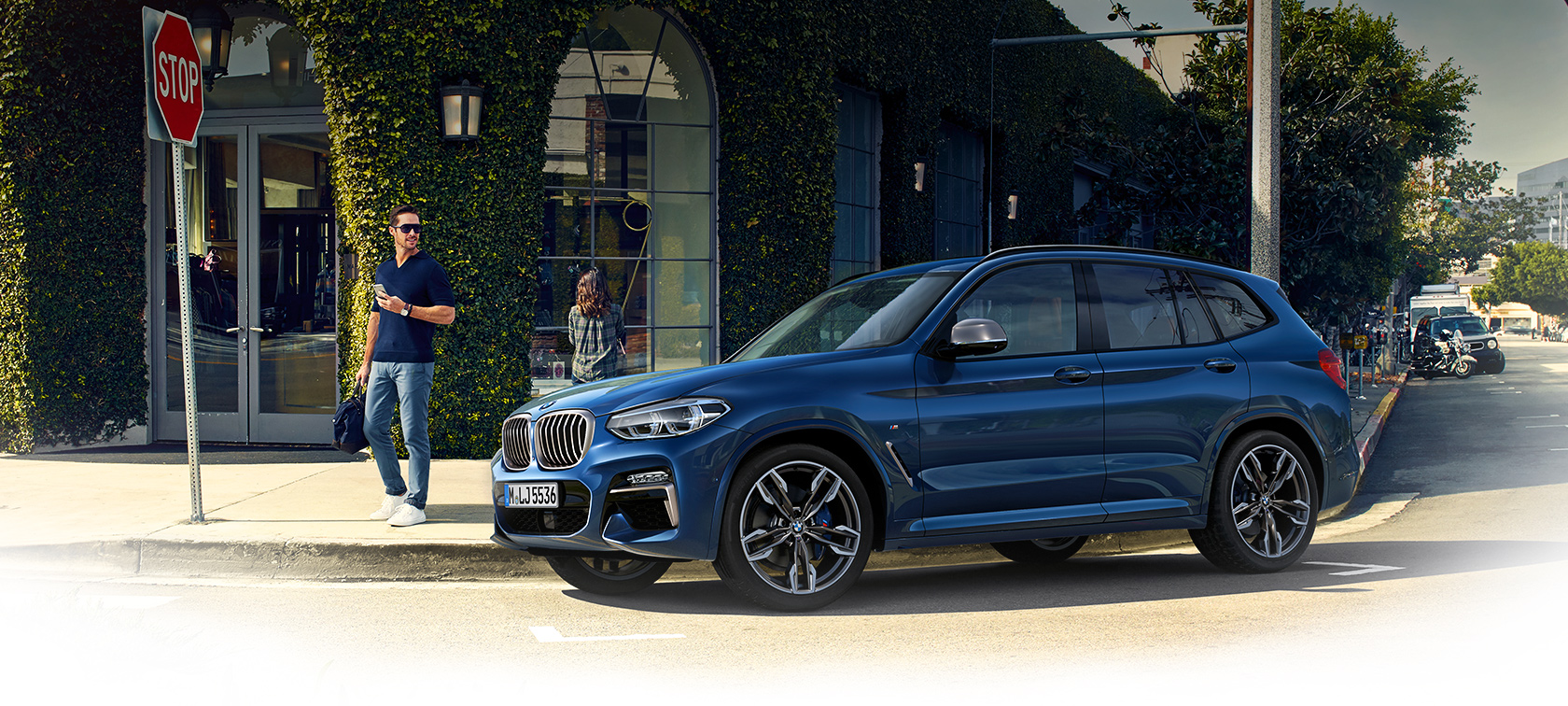 BMW X-Series X3 bright blue: side turn BMW X-Series X3 bright blue: side turn