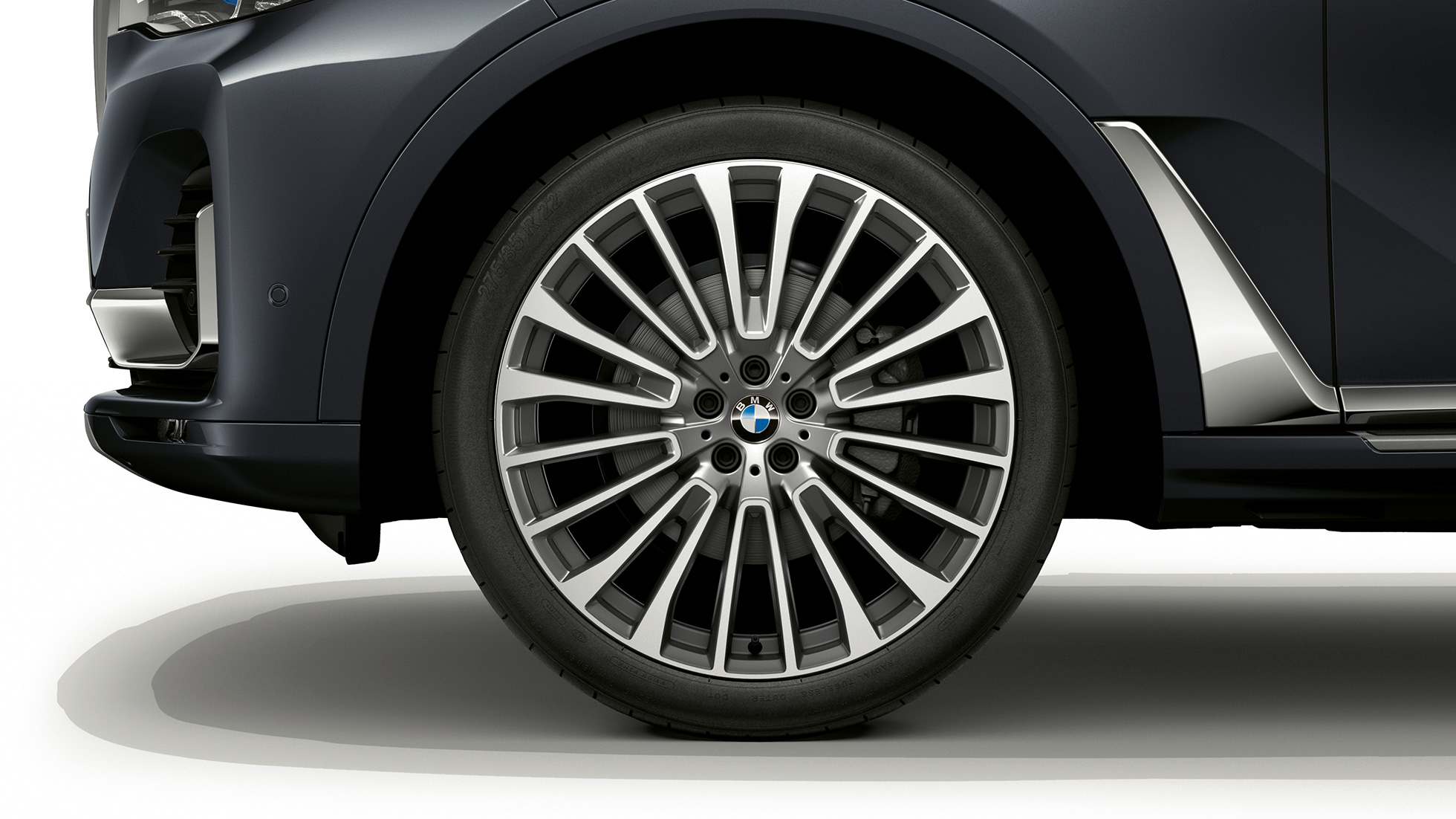 BMW X7, Design Pure Excellence light alloy wheel Close-up of the light alloy wheel of the BMW X7 with Design Pure Excellence features