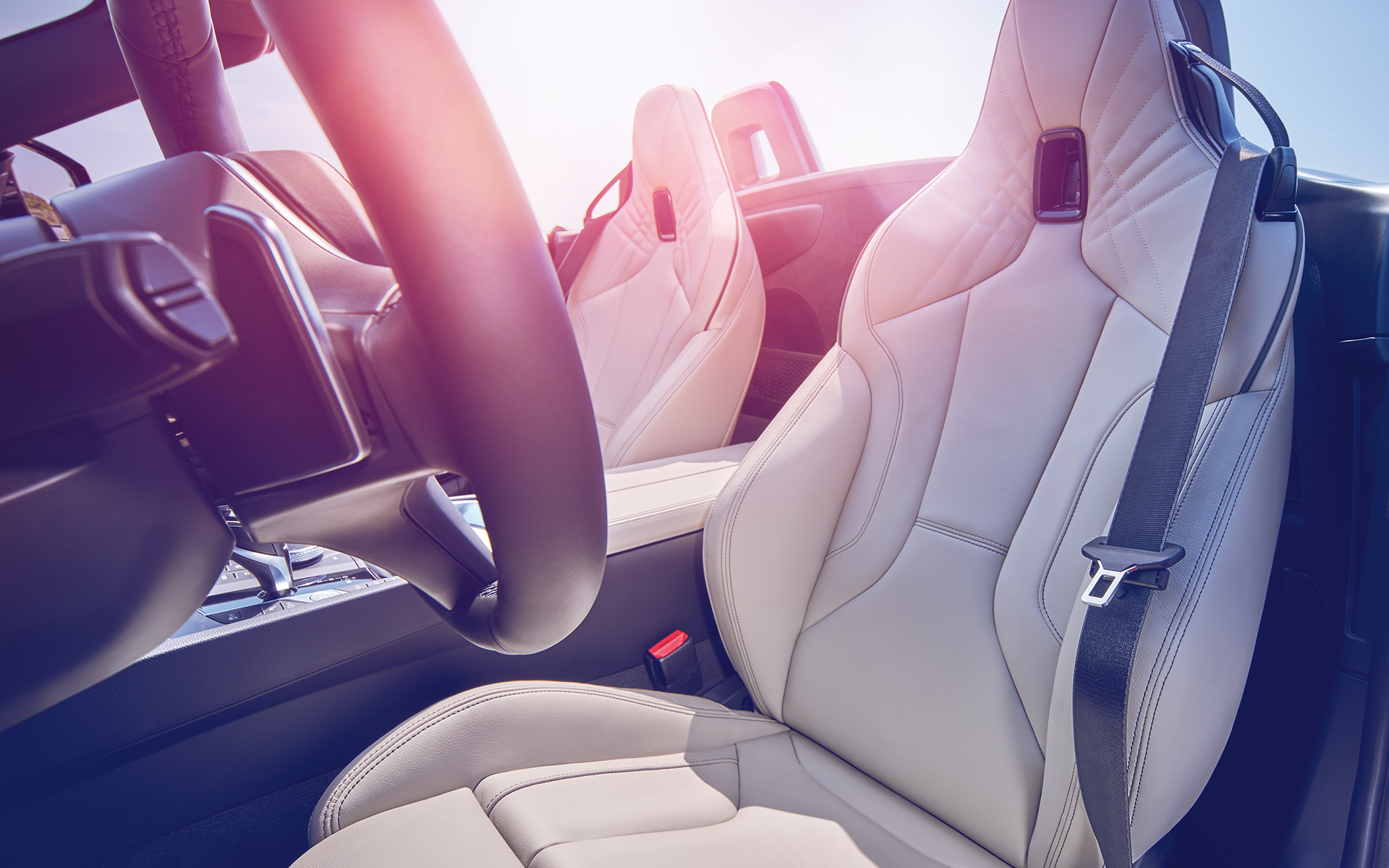 View onto the front seats of the BMW Z4 Roadster (G29)