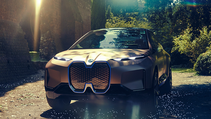 BMW Vision iNEXT in front of a forest BMW Vision iNEXT in front of a forest three-quarter front view