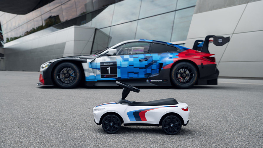 BMW Lifestyle Lookbook BMW E-Bike and BMW M Motorsport outfit