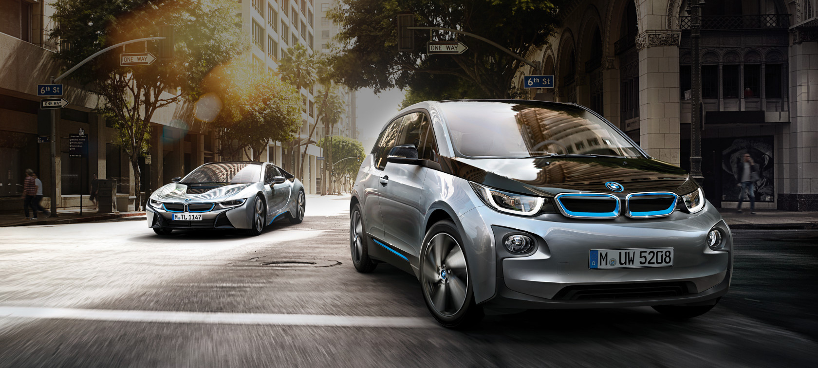 BMW i8 twin cars: metallic main color with blue accents BMW i8 twin cars: metallic main color with blue accents