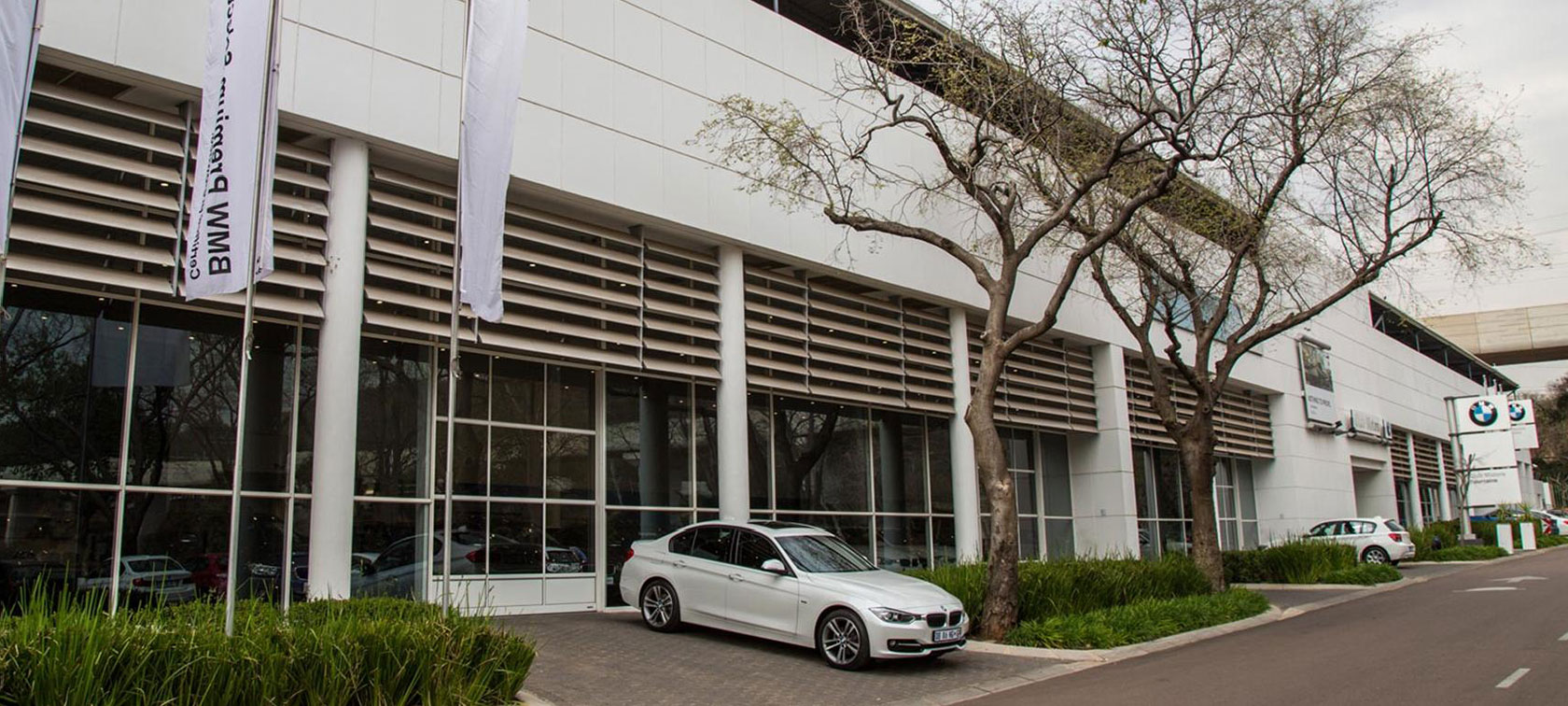 BMW Fountains Circle. BMW Fountains Circle.